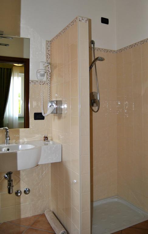 Hotel Aquila Castelfranco Emilia Kamer foto