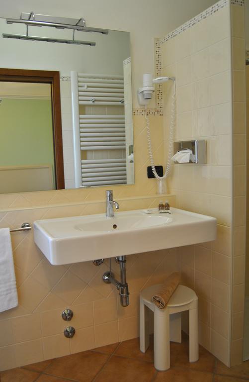 Hotel Aquila Castelfranco Emilia Kamer foto