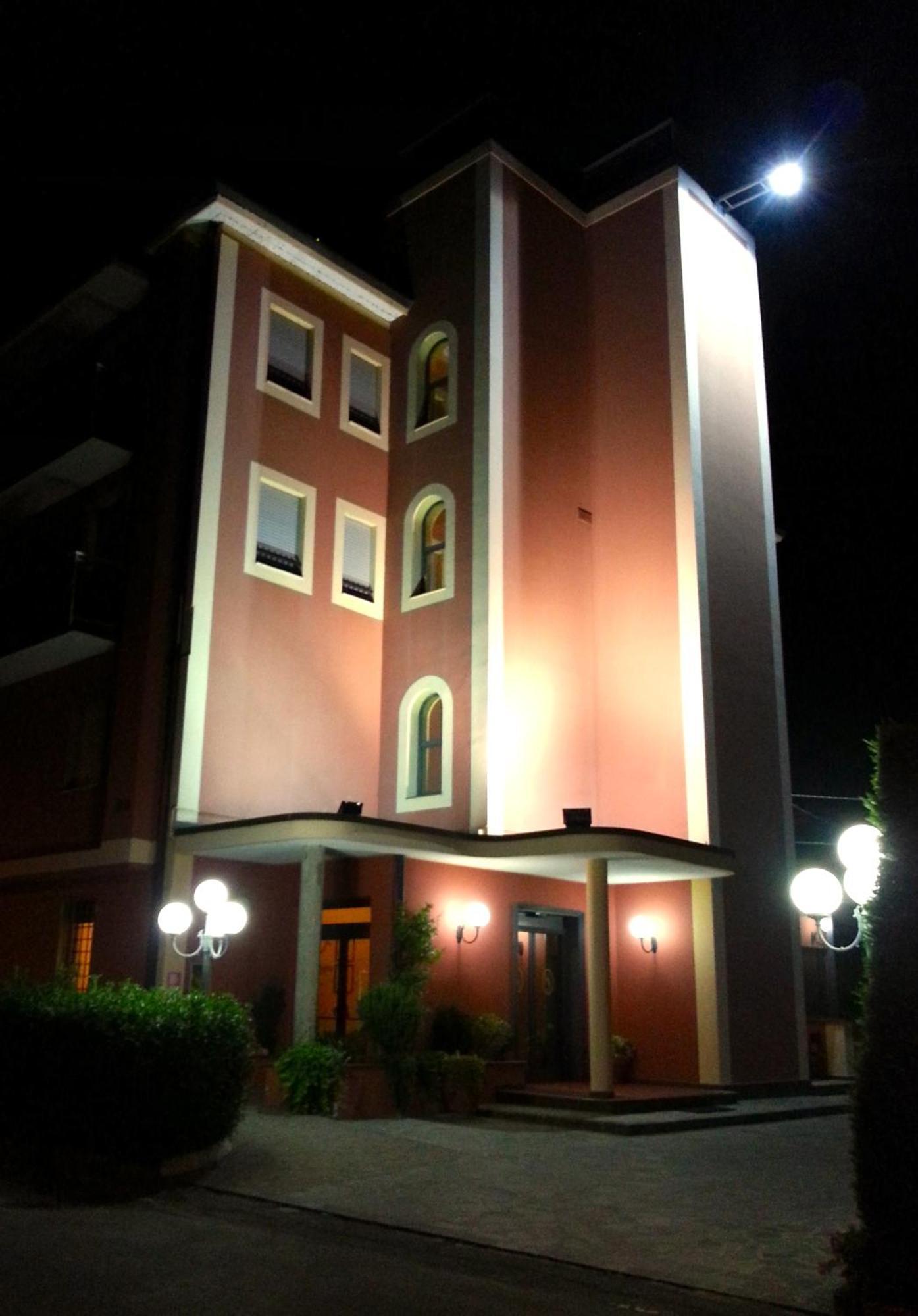 Hotel Aquila Castelfranco Emilia Buitenkant foto