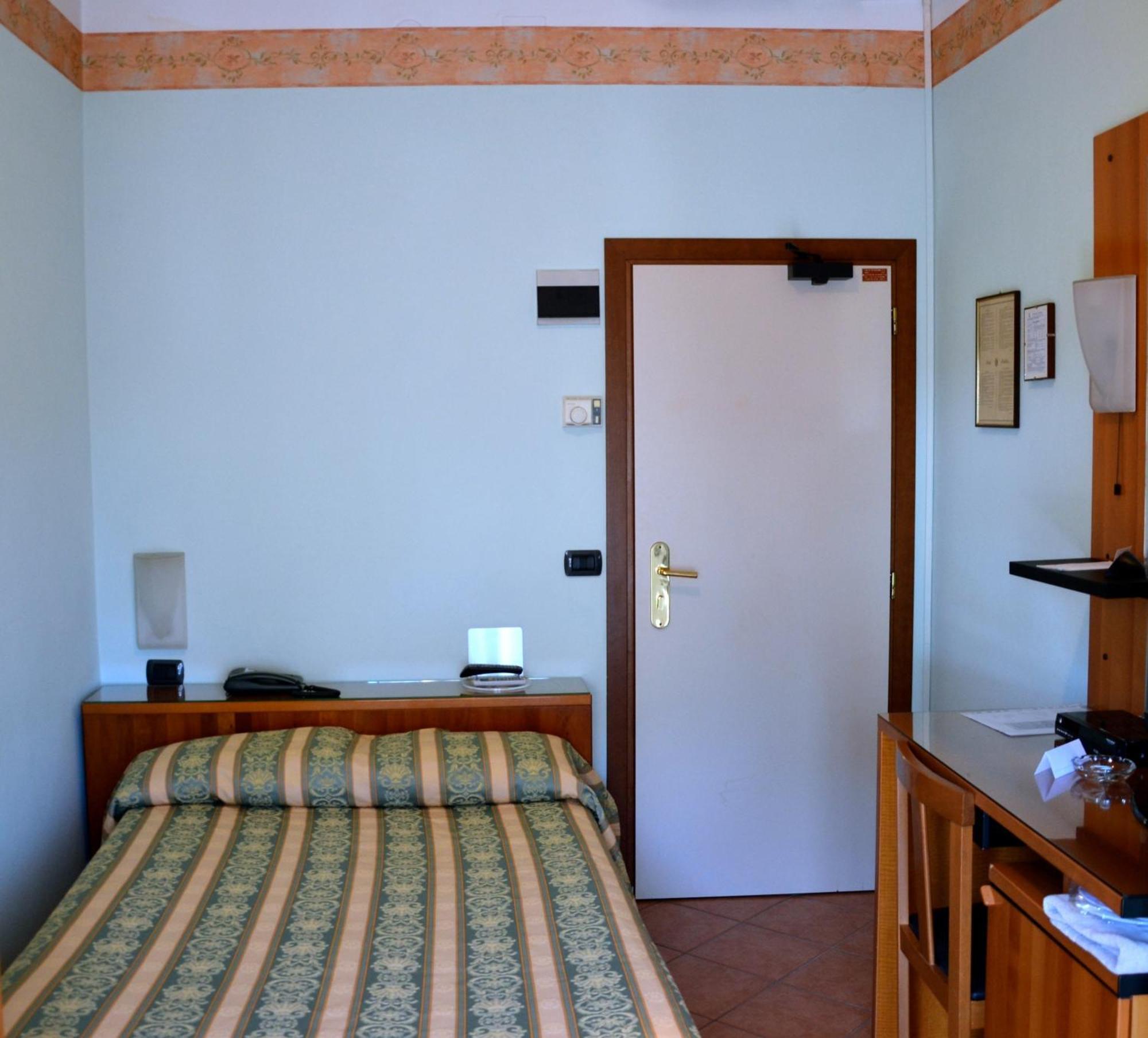 Hotel Aquila Castelfranco Emilia Kamer foto